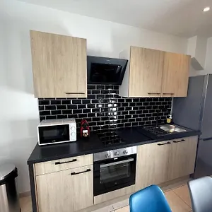 Appartement T2 Pour 3 Personnes, Marseille