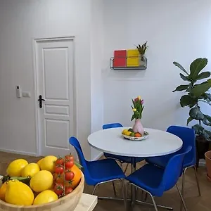 Appartement T2 Cosy Avec Terrasse Et Parking, Marseille